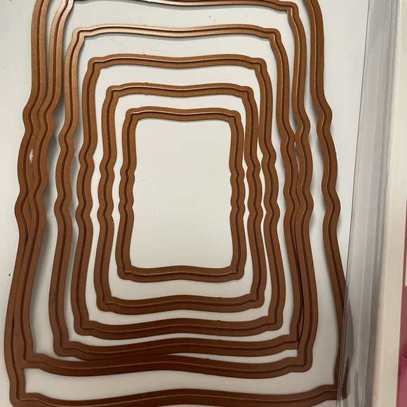 Spellbinders mega nestabilities curved rectangles. - Picture 2 of 2